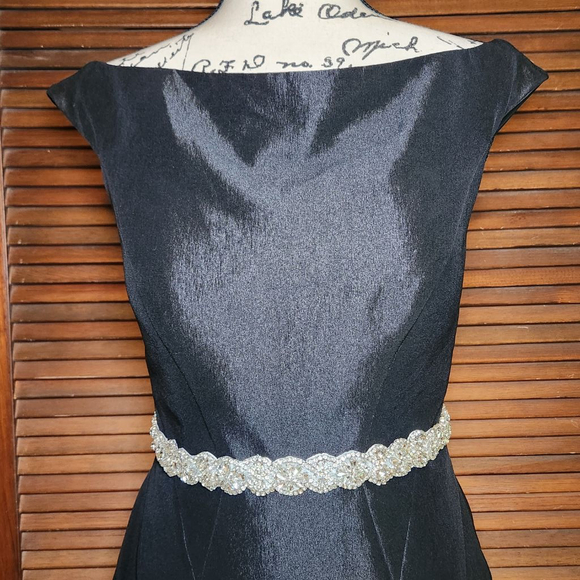 Mac Duggal Black Trumpet Formal Gown - Picture 5 of 10